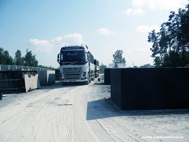 Transport szamb betonowych  w Ostrowcu Świętokrzyskim